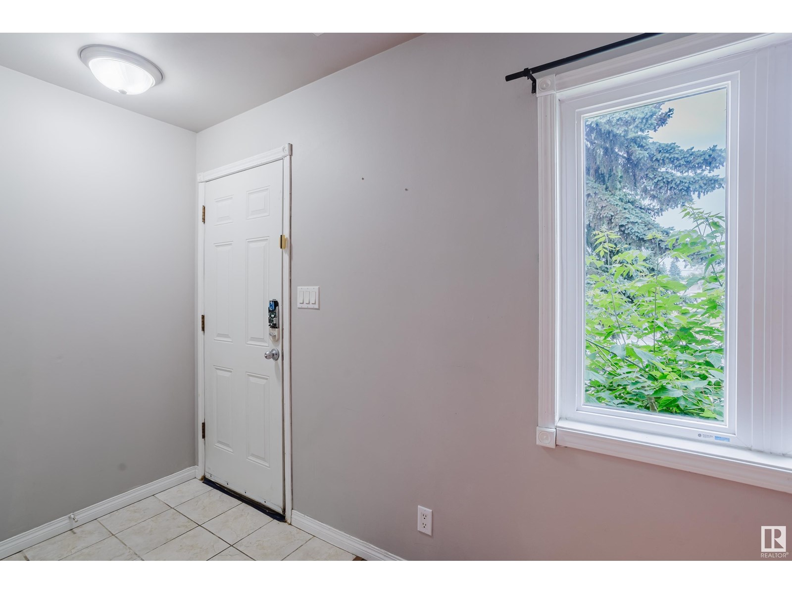 12711 90 ST NW