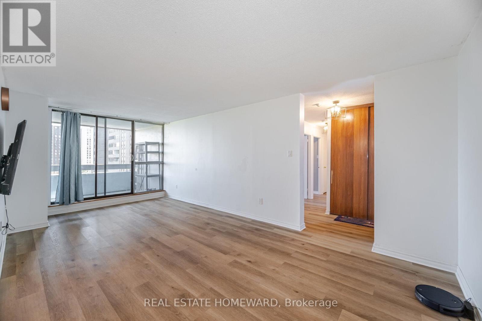 709 - 25 KENSINGTON ROAD