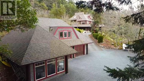 8242 Thomson Pl Central Saanich BC V8M1S1