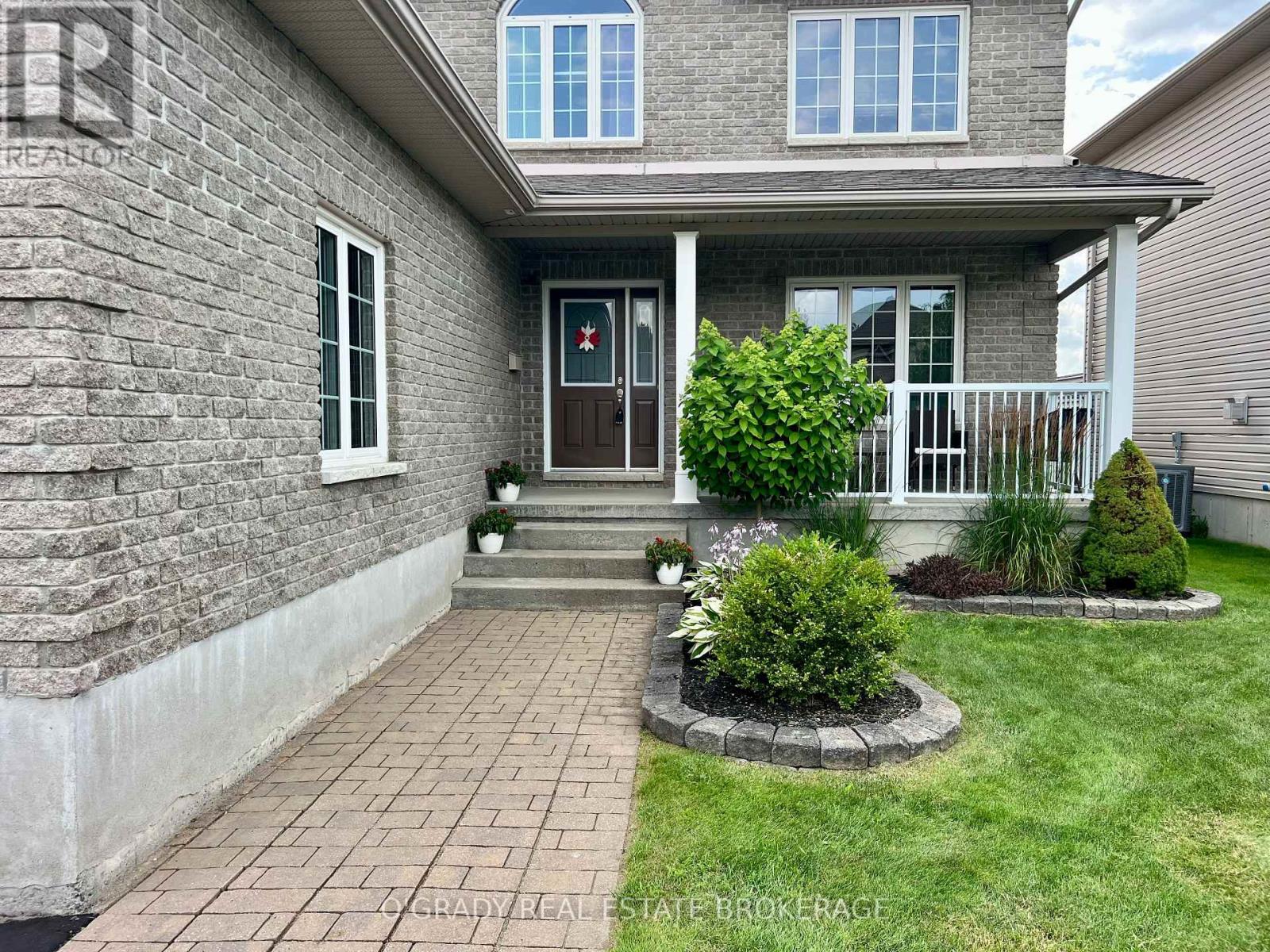 1004 CRESTWOOD DRIVE