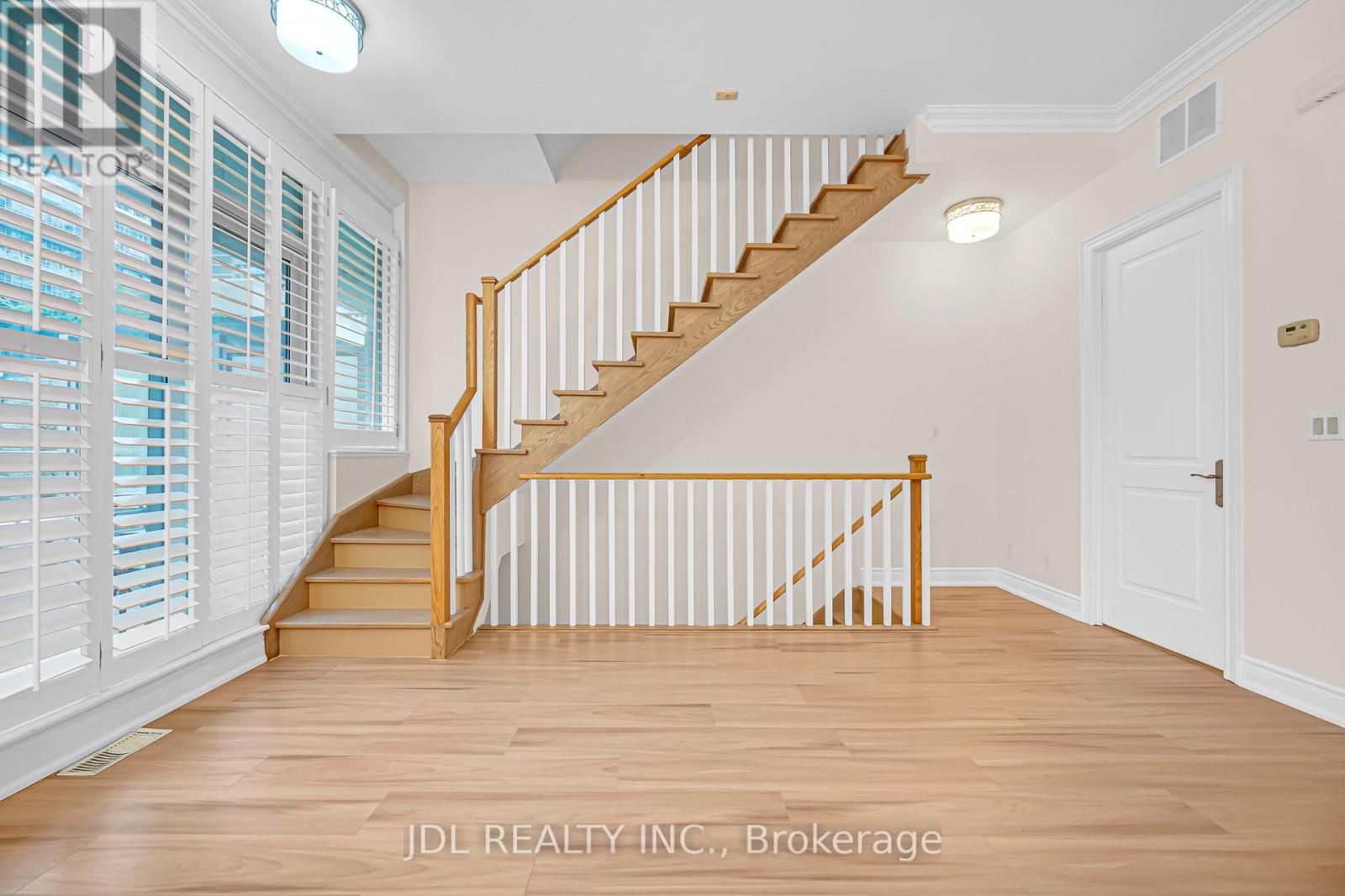 TH07 - 761 BAY STREET