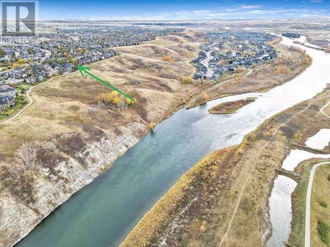 200 CRANLEIGH Terrace SE Calgary AB T3M0G4
