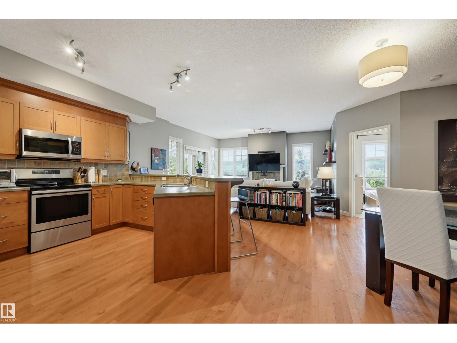 #409 9811 96A ST NW