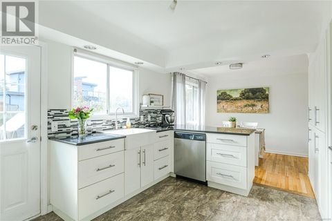1271 Downham Pl Saanich BC V8P2K3