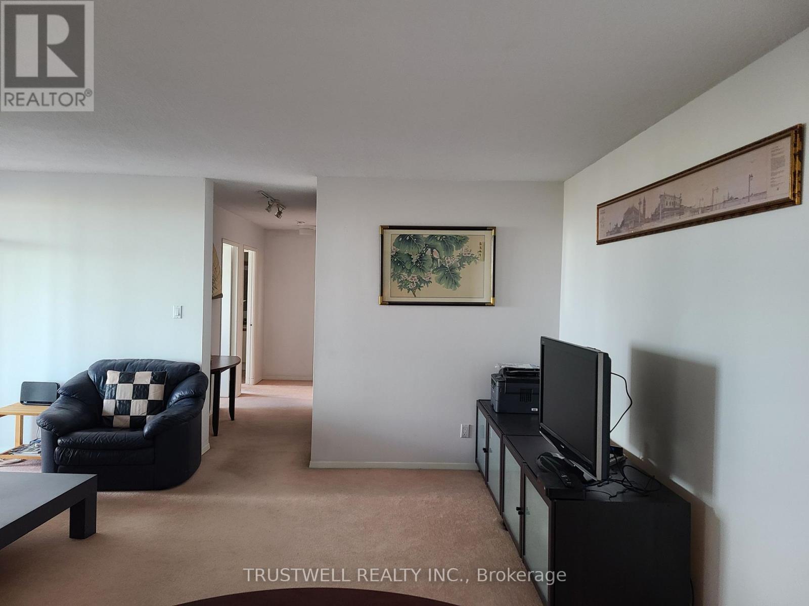 1010 - 30 THUNDER GROVE