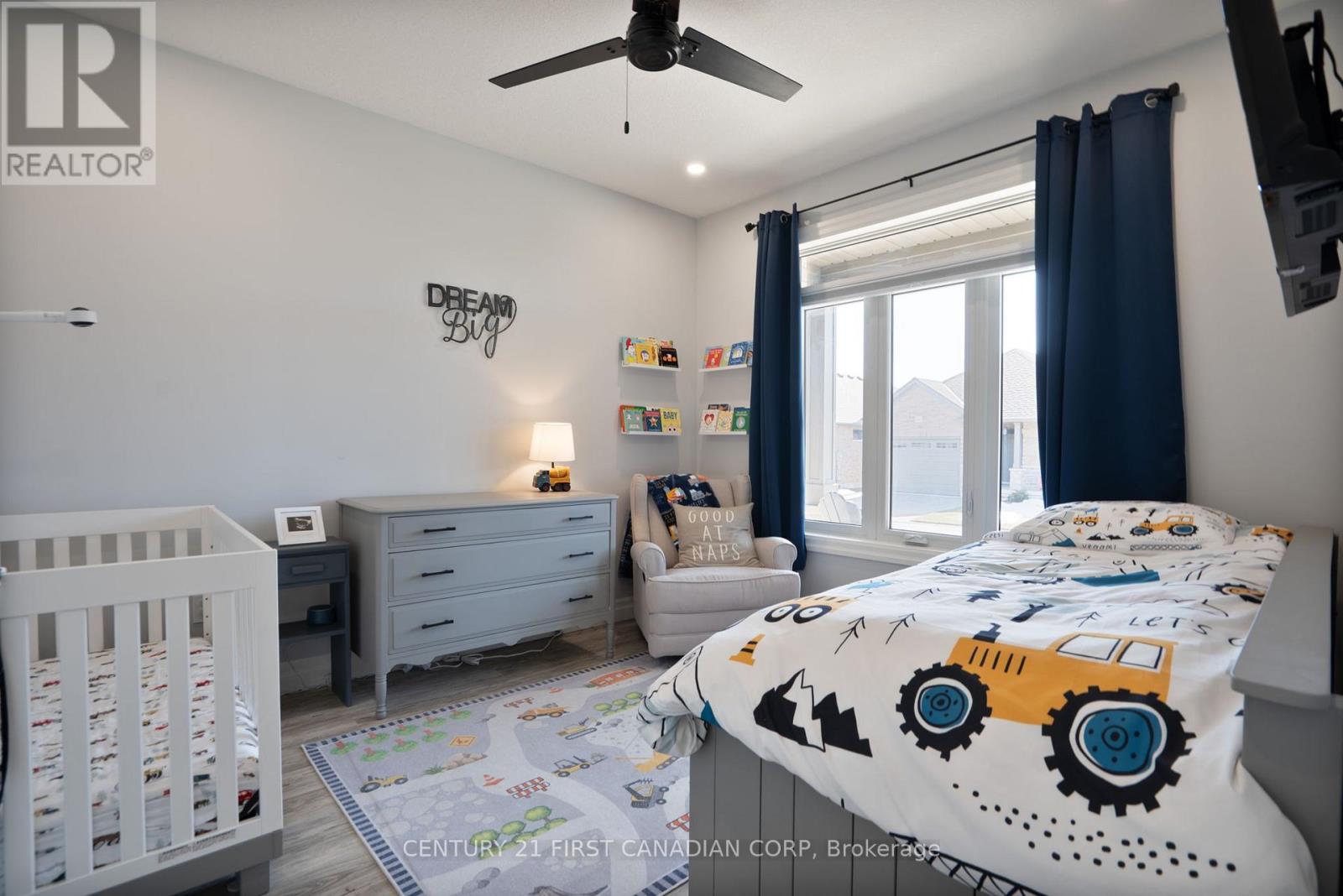 19 - 159 COLLINS WAY