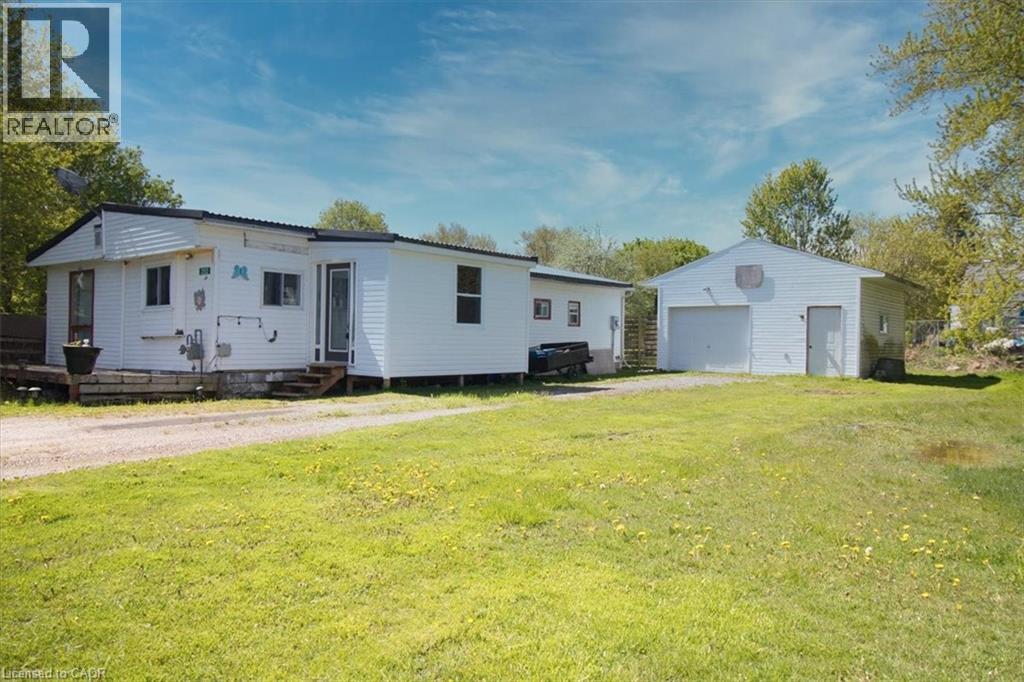 Photo 1 of 33 — 252 QUEEN Street, Highgate, ON N0P1T0