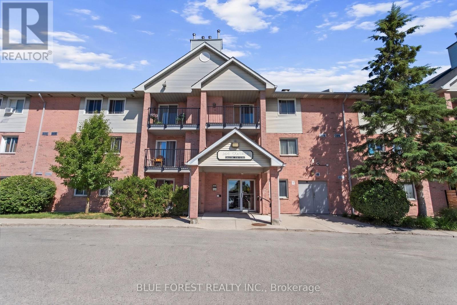 Photo 1 of 21 — 55 - 144 CONWAY DRIVE Unit 55, London South (South X), ON N6E3N3