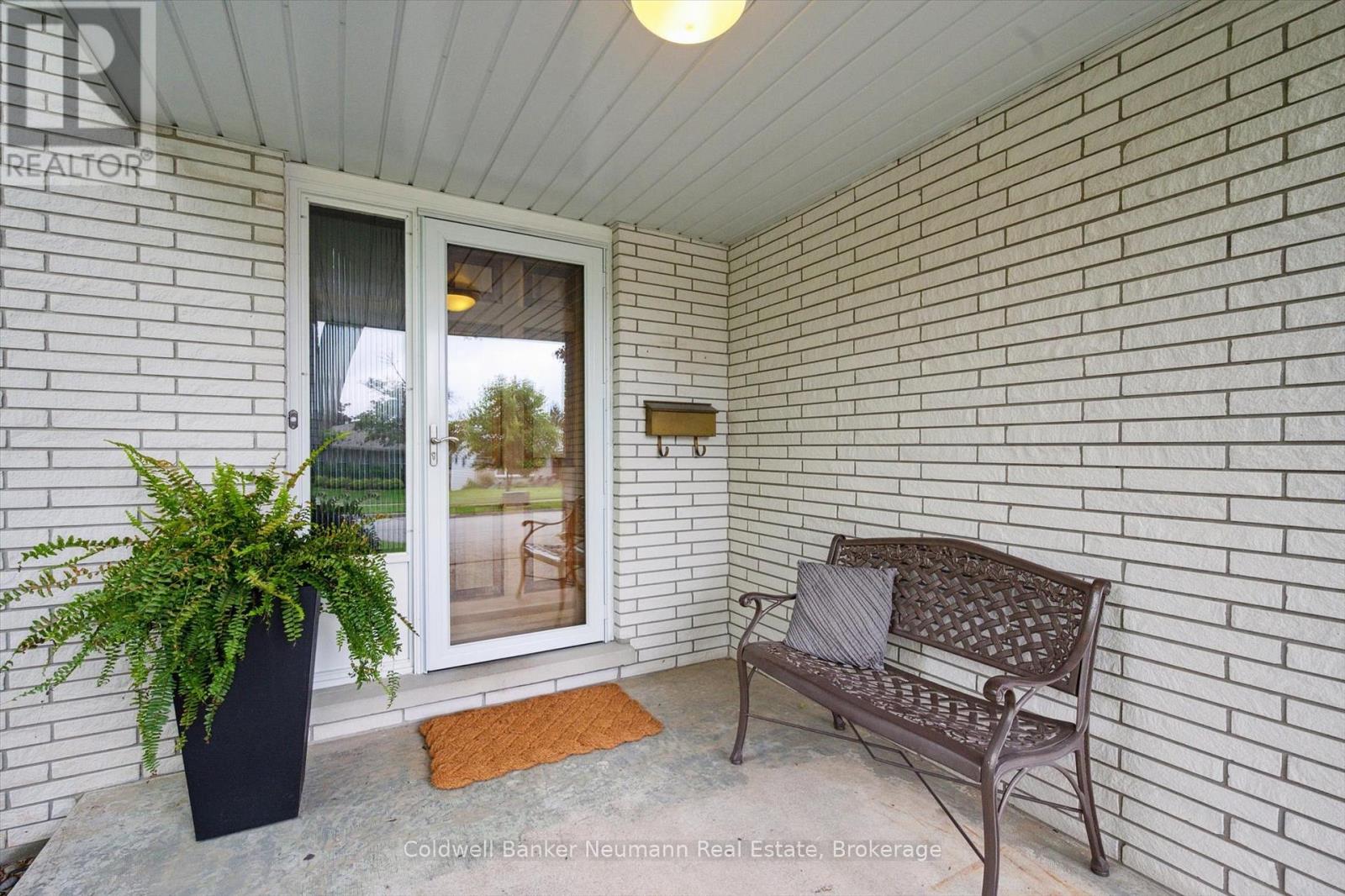 40 KEATS CRESCENT