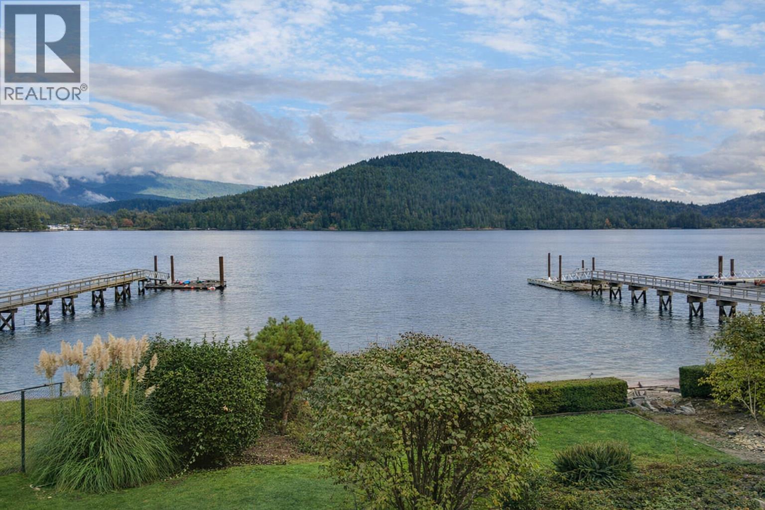 450 BEACHVIEW DRIVE