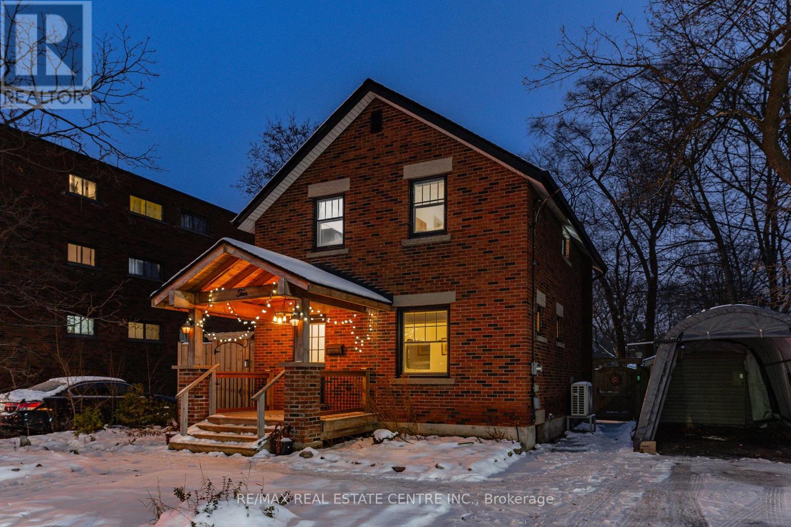 10 SPEEDVALE AVENUE W