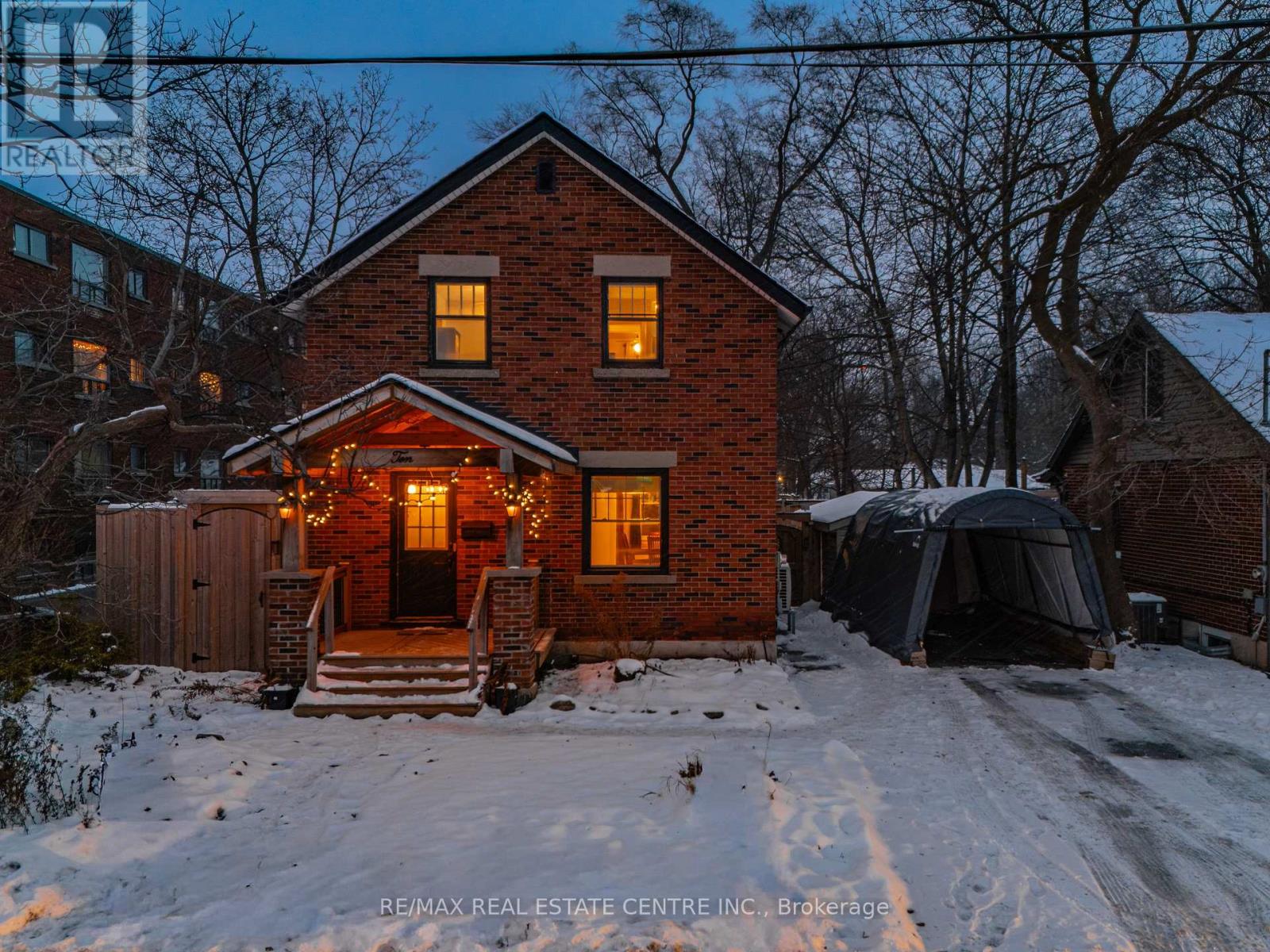 10 SPEEDVALE AVENUE W