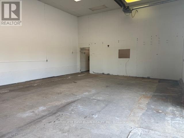 A - 421 JOHN STREET N