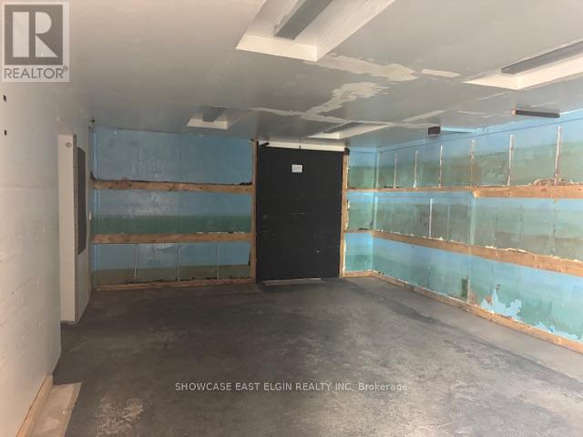 A - 421 JOHN STREET N