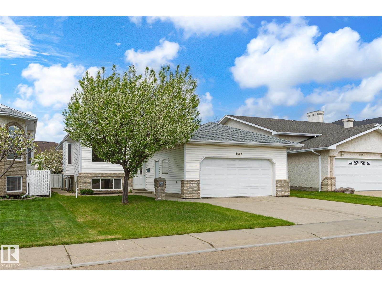 8604 157 AV NW