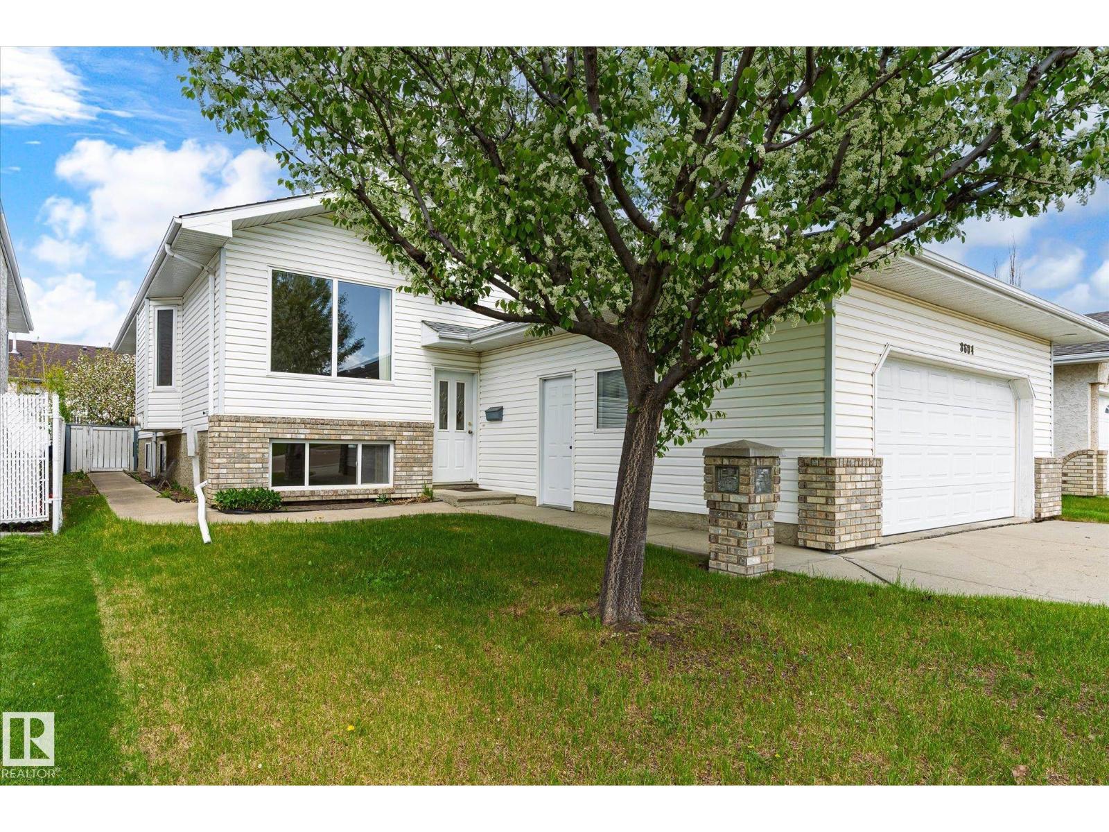 8604 157 AV NW