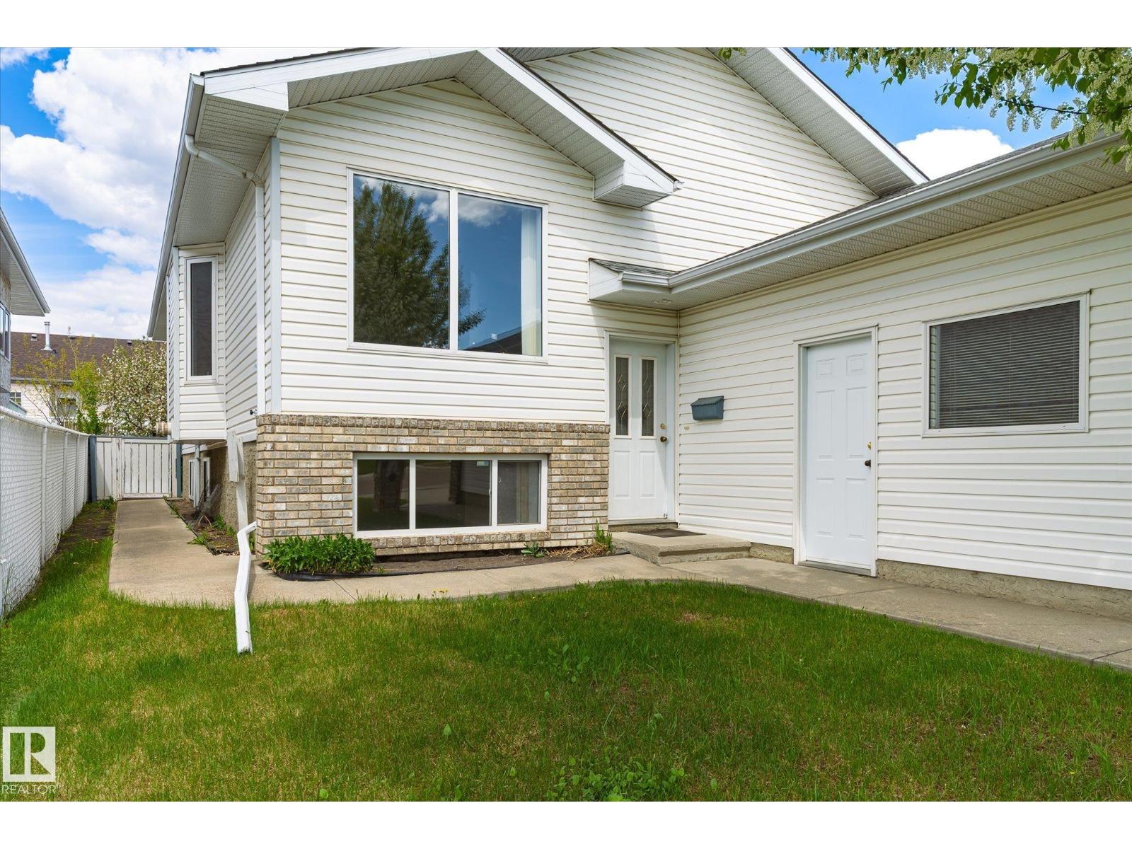 8604 157 AV NW