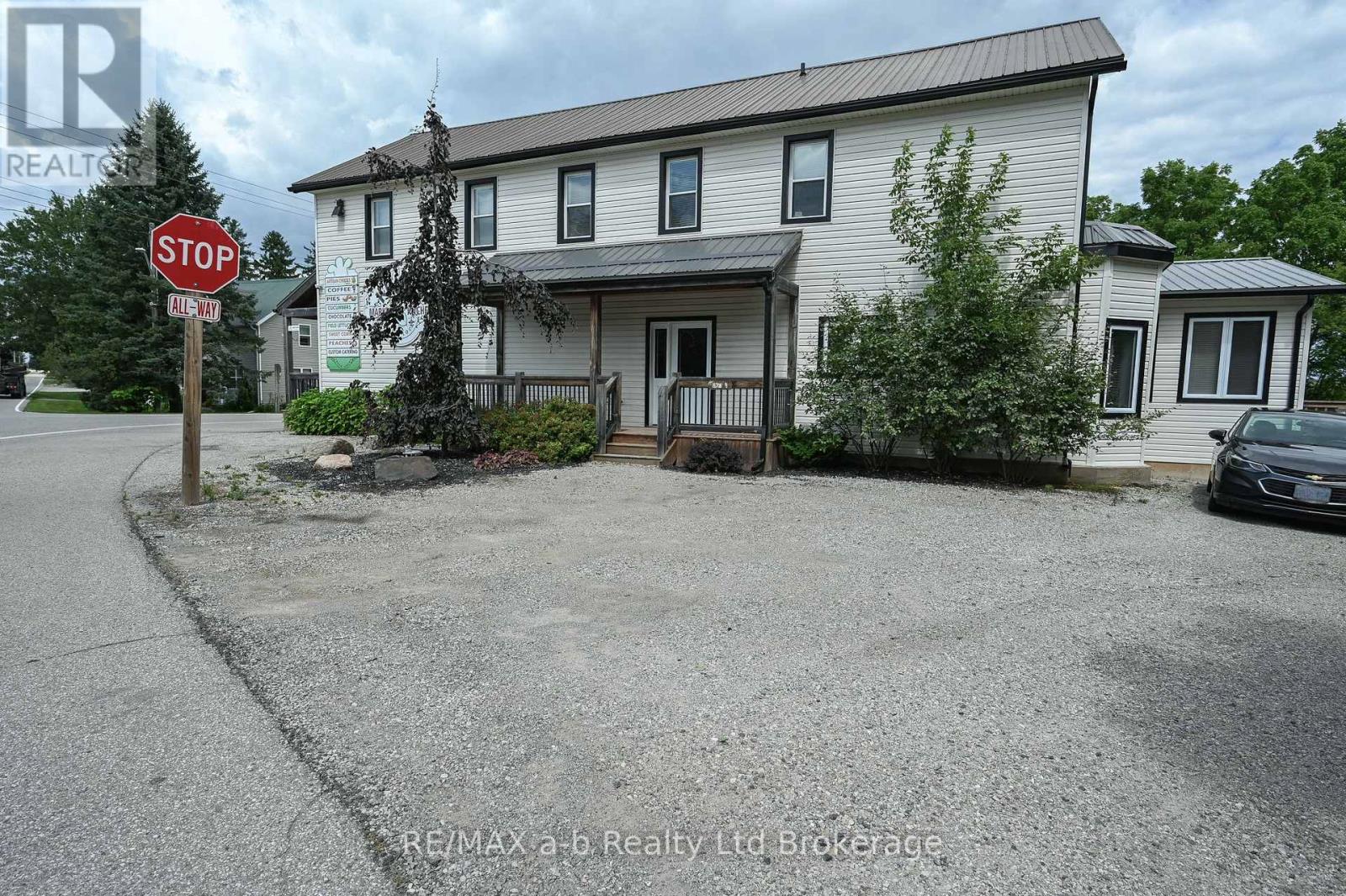 226 MIDDLE TOWNLINE ROAD