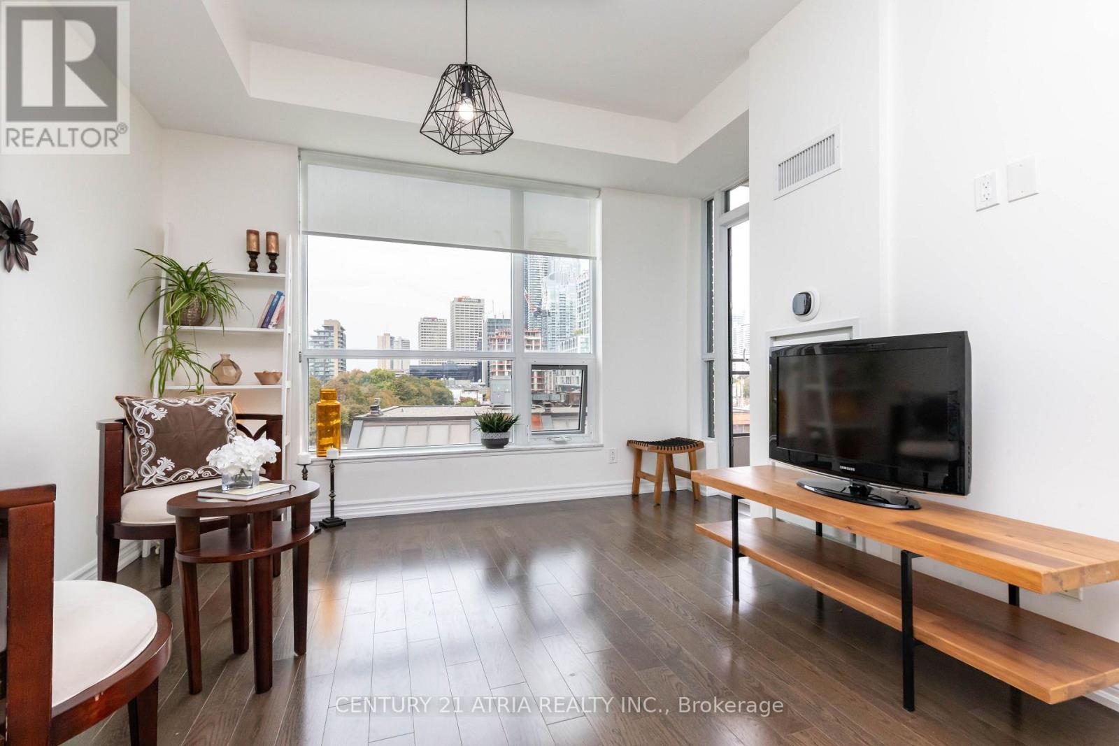 519 - 23 GLEBE ROAD W