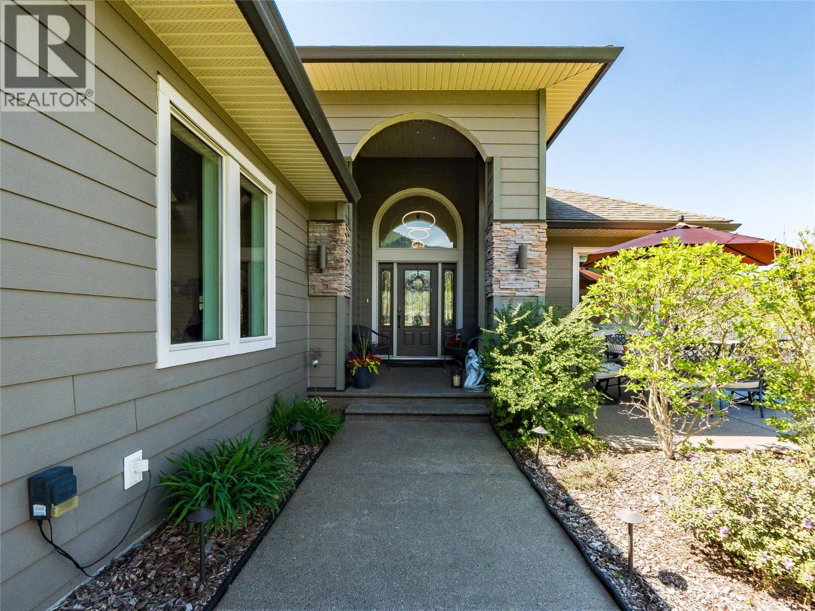 943 Riverview Place