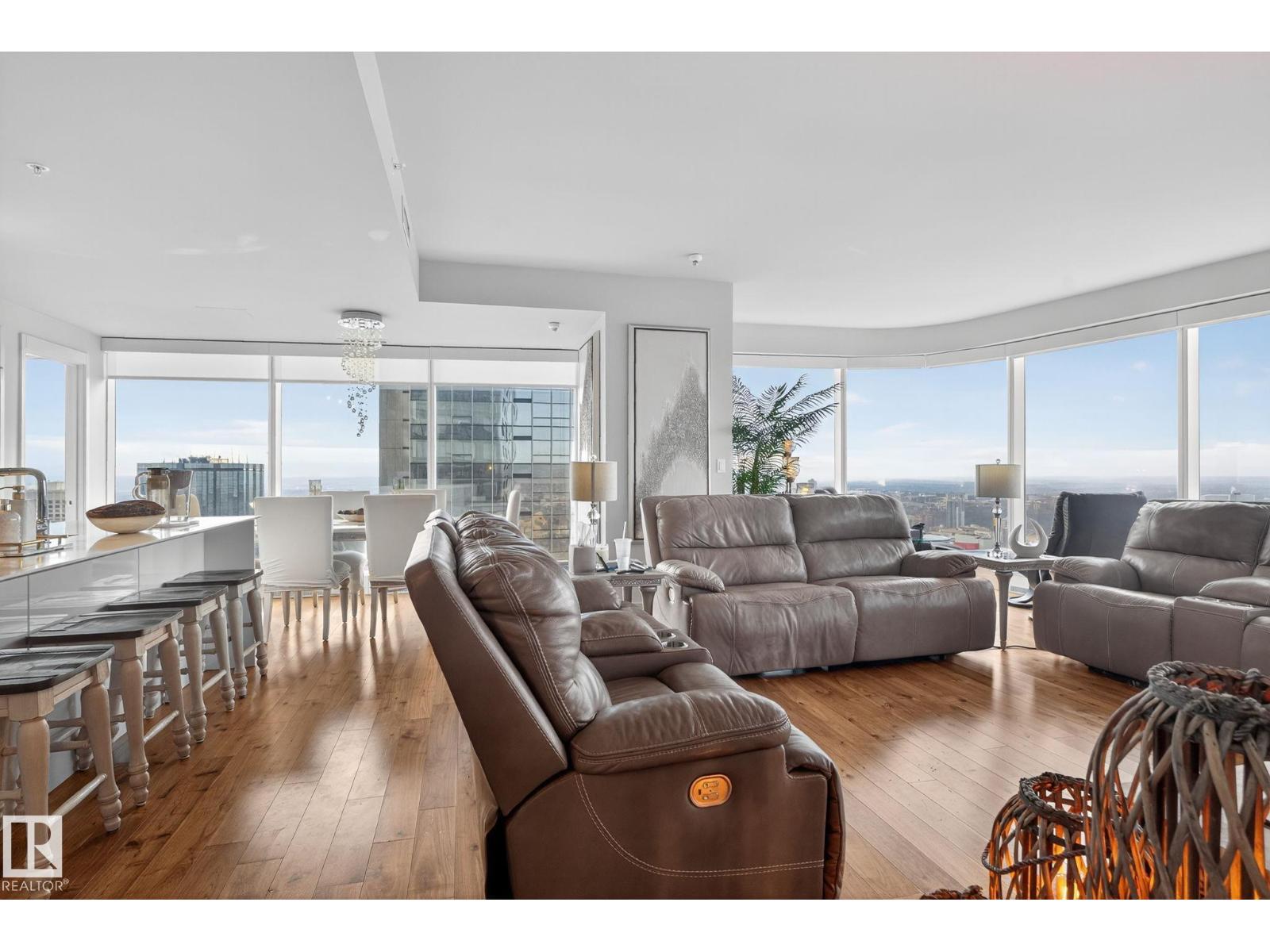 #4206 10360 102 ST NW