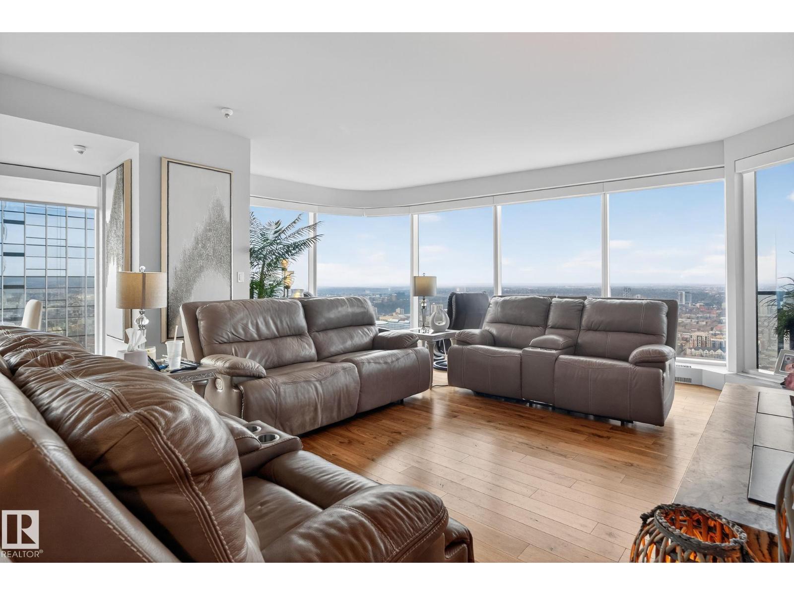 #4206 10360 102 ST NW