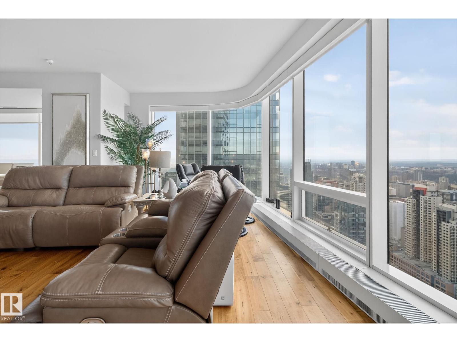 #4206 10360 102 ST NW