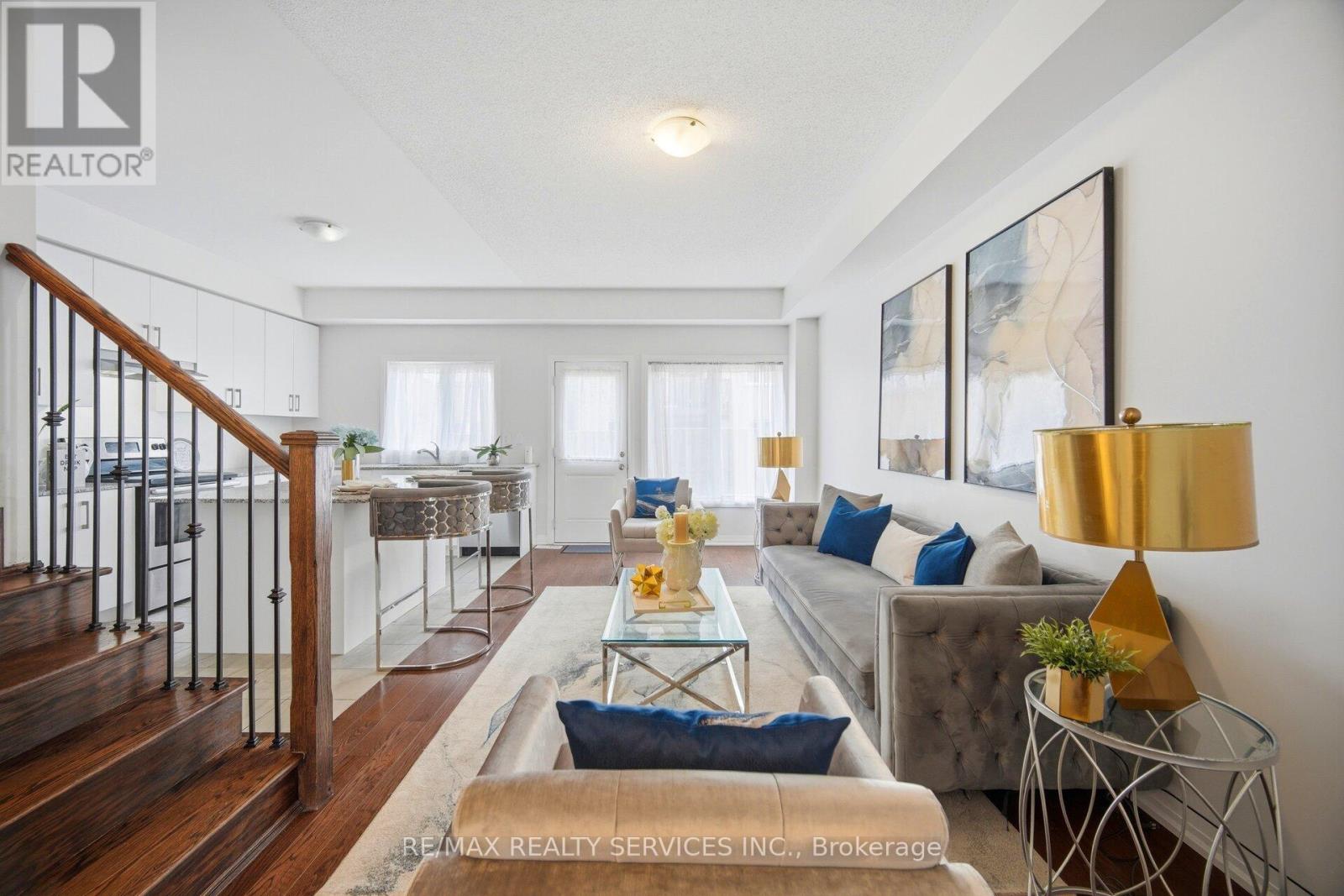 6 LANDSBOROUGH STREET