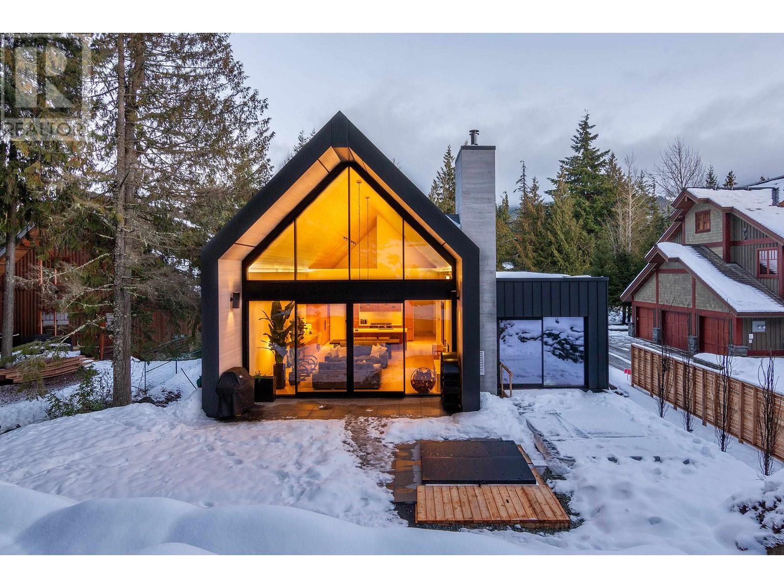 7409 TREETOP LANE