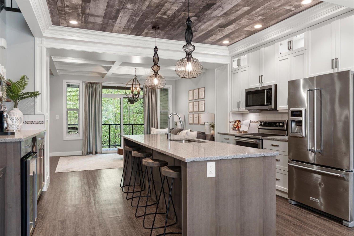 2 520 HOT SPRINGS ROAD|Harrison Hot Springs