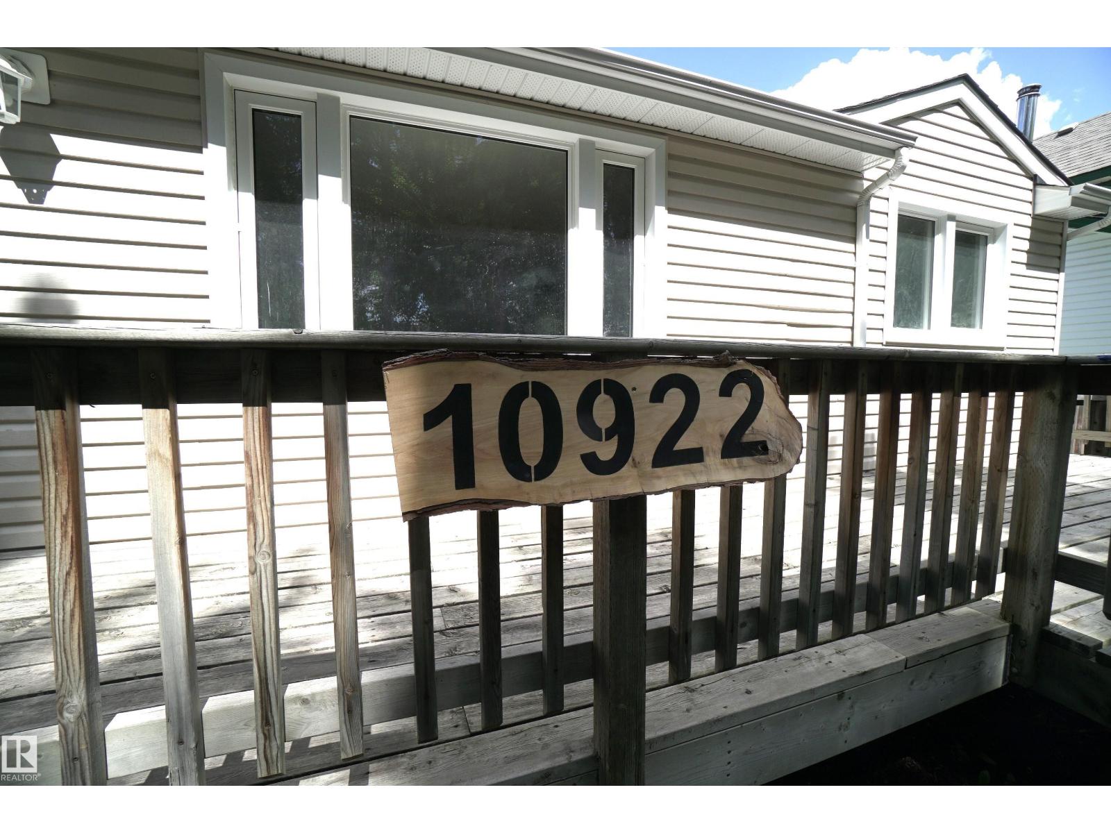 10922 62 AV NW