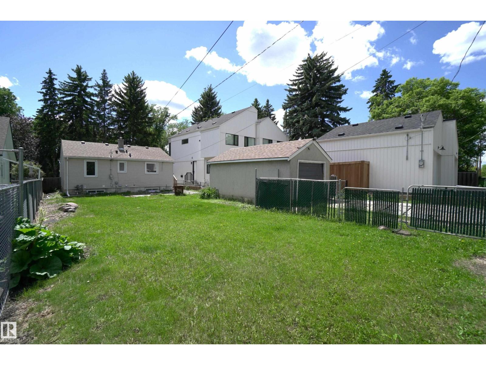 10922 62 AV NW
