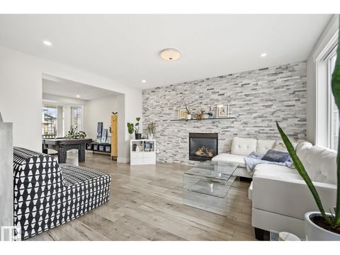 4748 154 AV NW Edmonton AB T5Y0C2