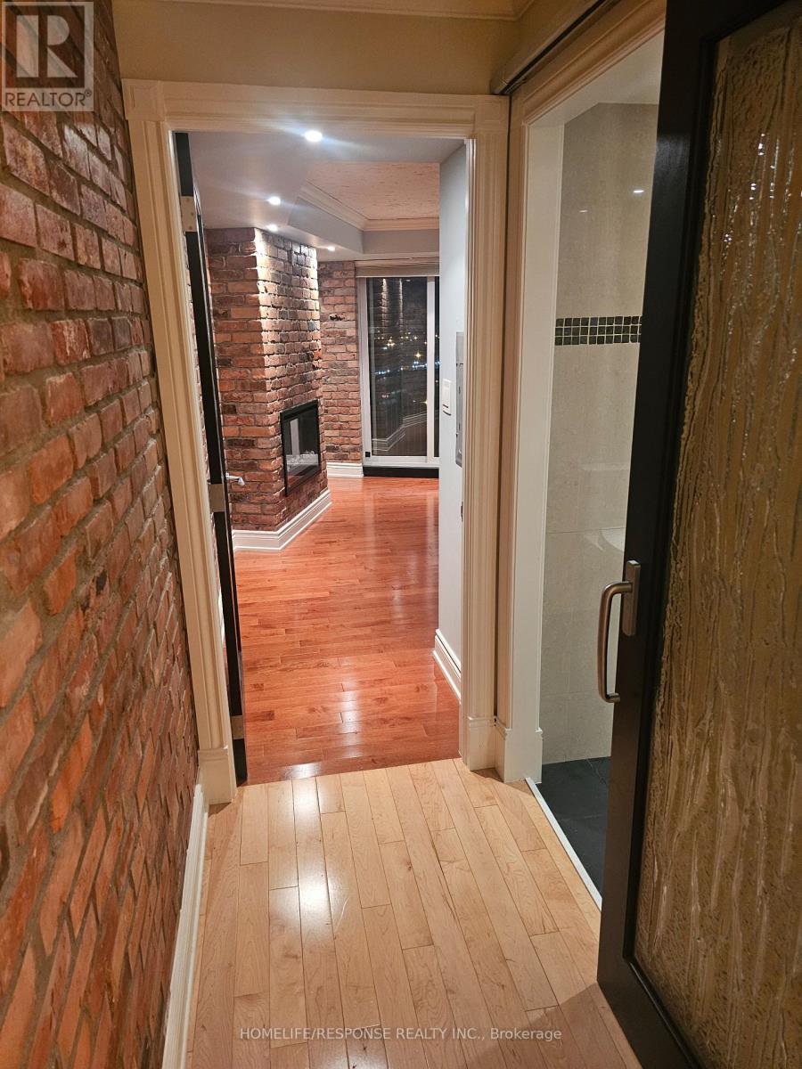 809 - 2111 LAKESHORE BOULEVARD W