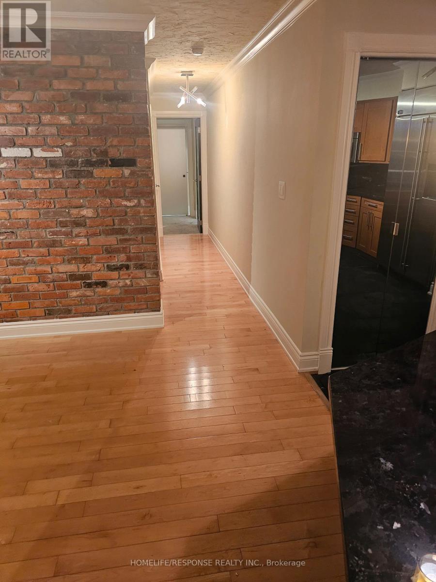 809 - 2111 LAKESHORE BOULEVARD W