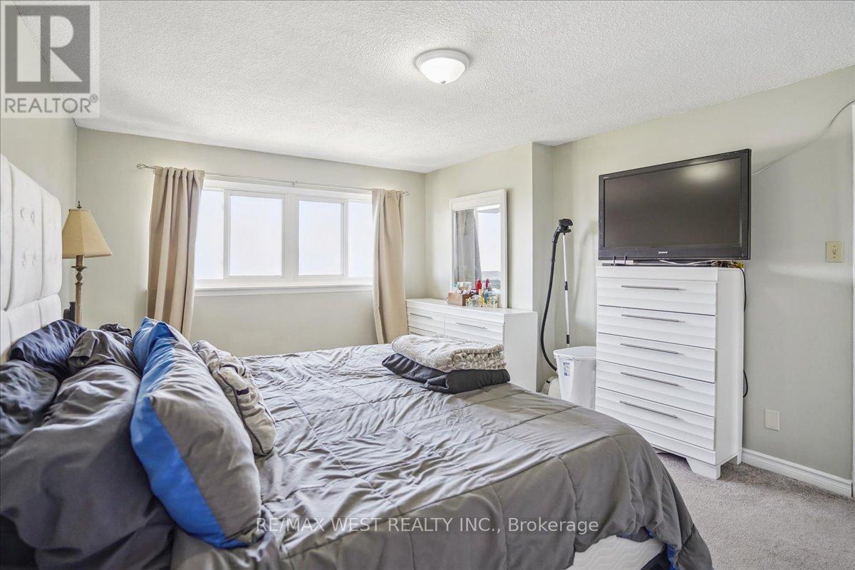 52 - 966 ADELAIDE AVENUE E