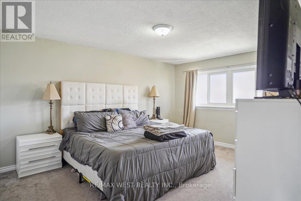 52 - 966 ADELAIDE AVENUE E