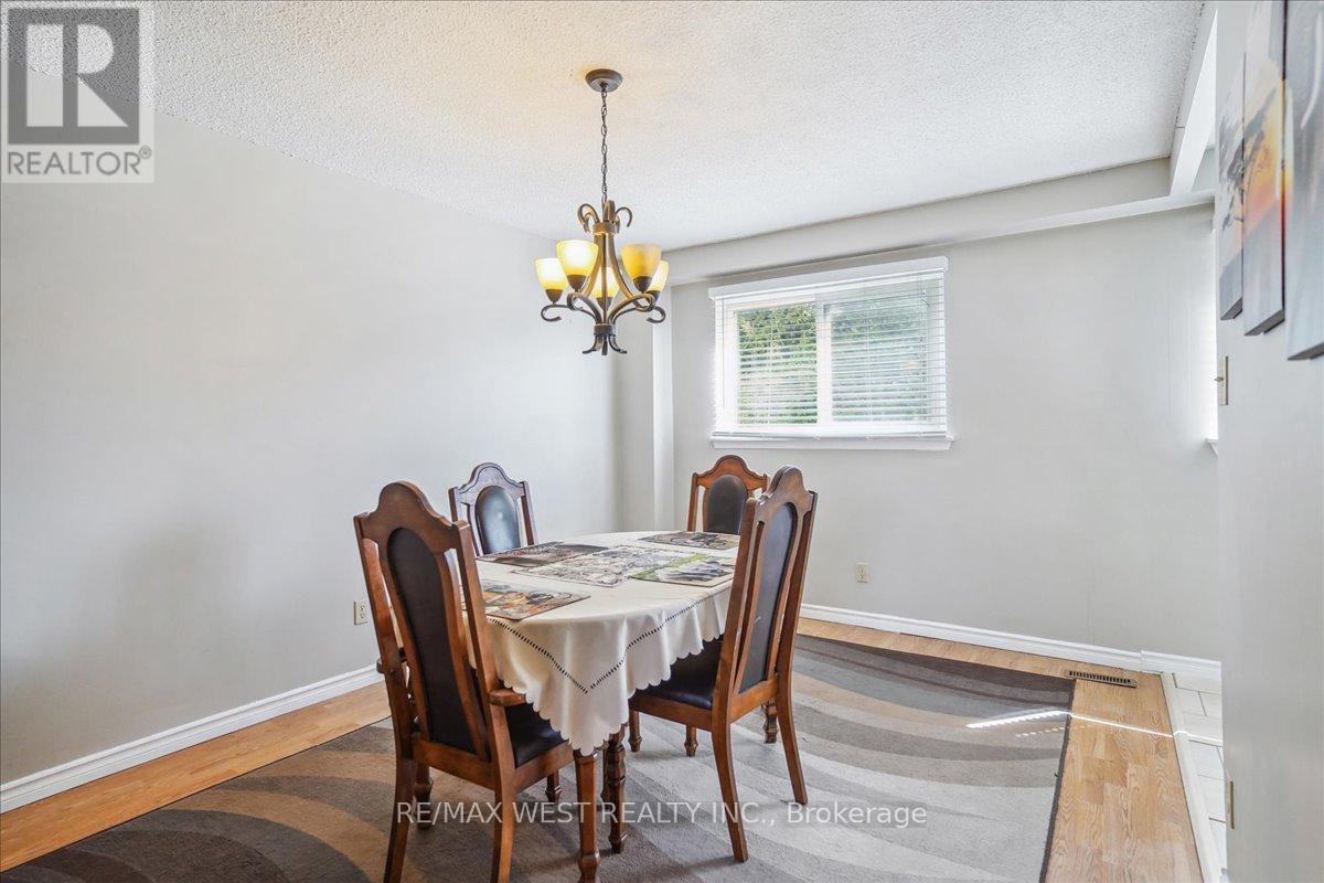 52 - 966 ADELAIDE AVENUE E