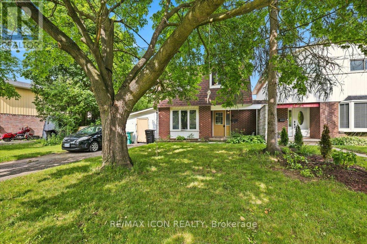 6 TAMARACK COURT