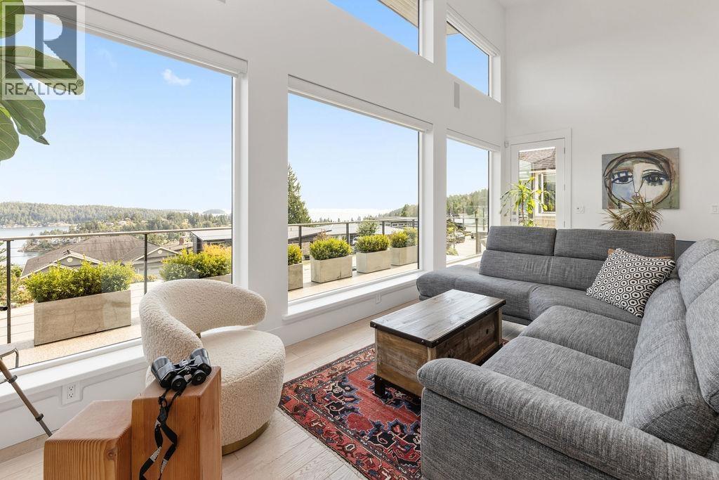502 SPYGLASS PLACE