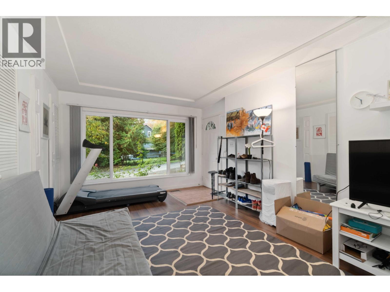 2026 2028 COLUMBIA STREET