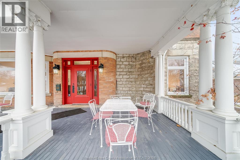 259 WELLINGTON STREET West