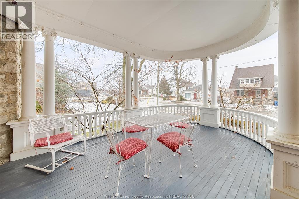 259 WELLINGTON STREET West