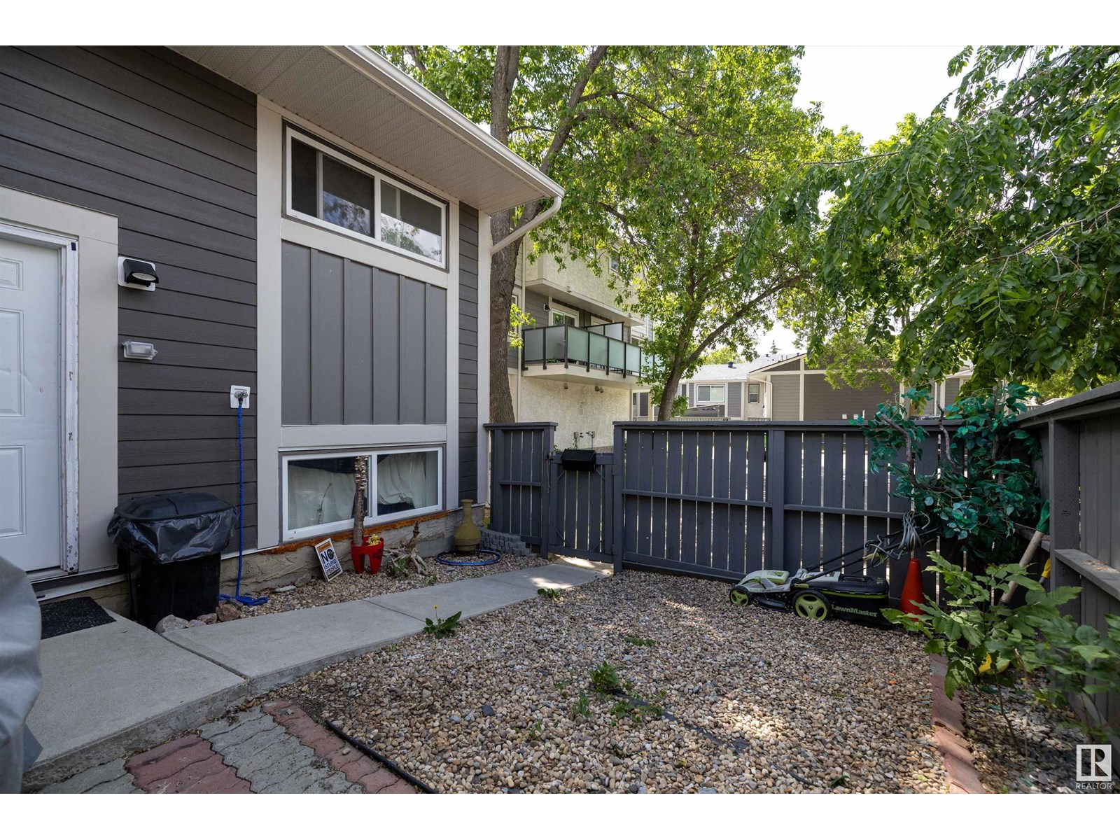 325 WILLOW CO NW