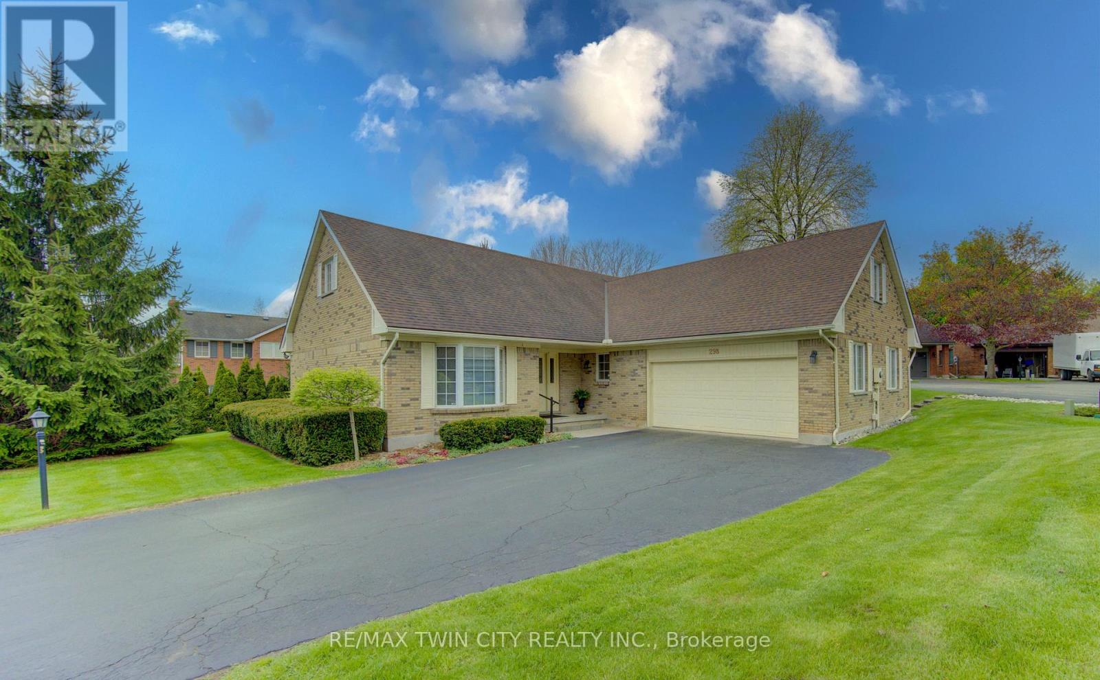 13 - 298 ROXTON DRIVE