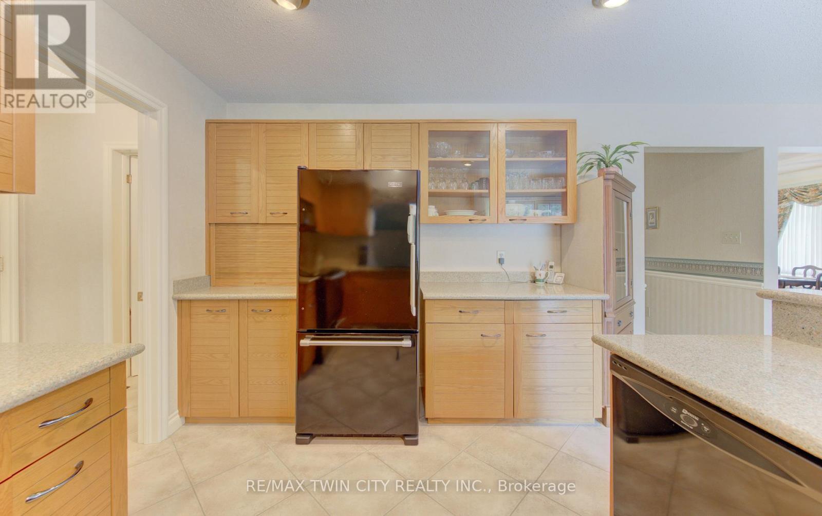 13 - 298 ROXTON DRIVE
