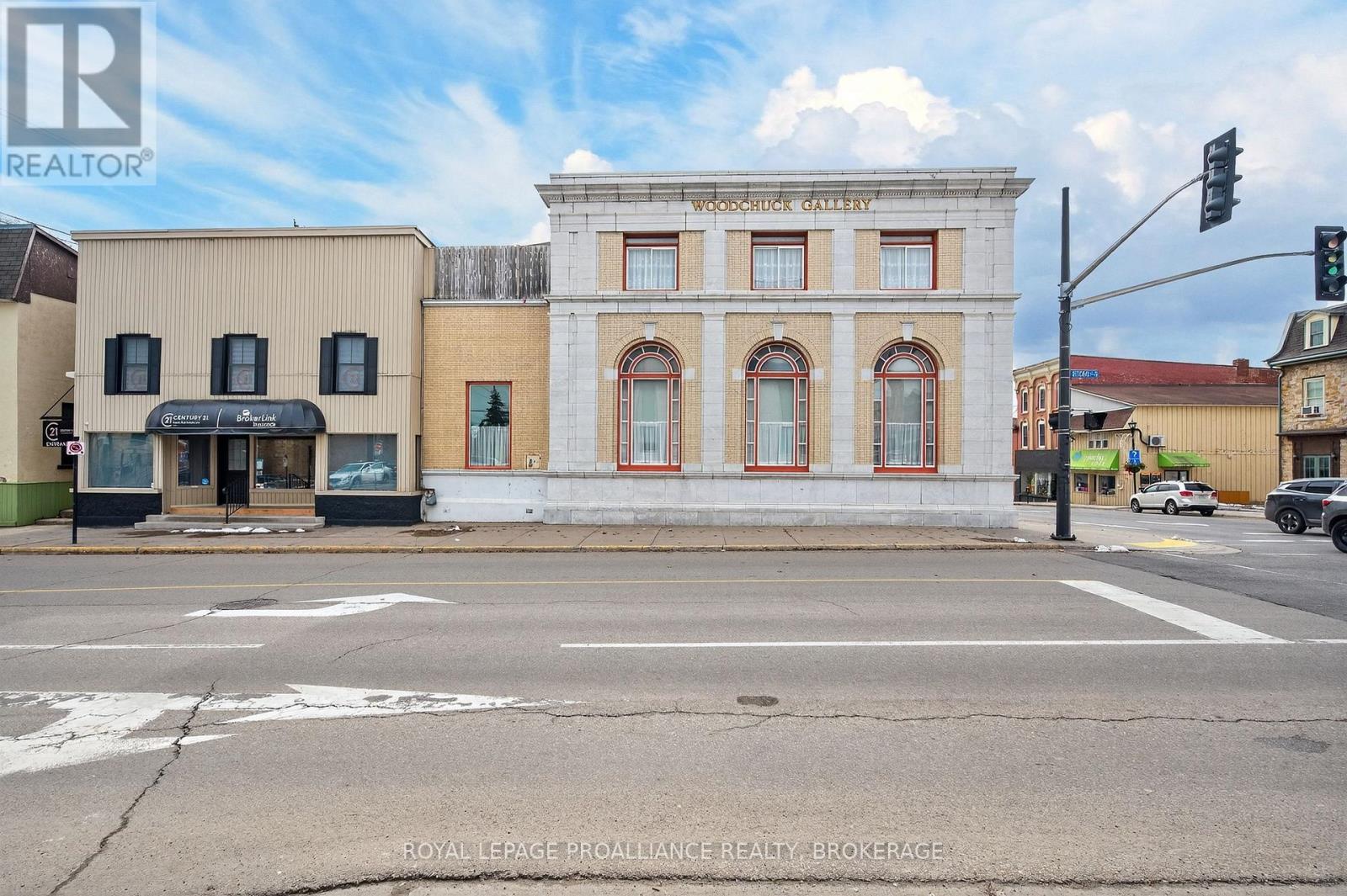 99 KING STREET E
