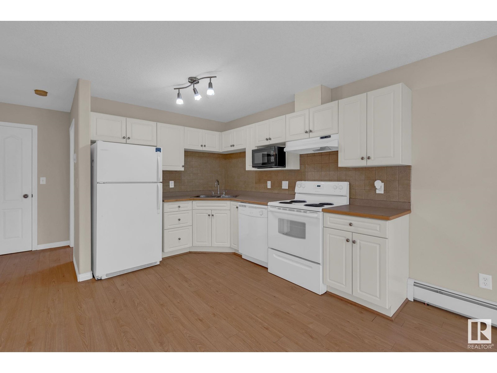 #212 12550 140 AV NW