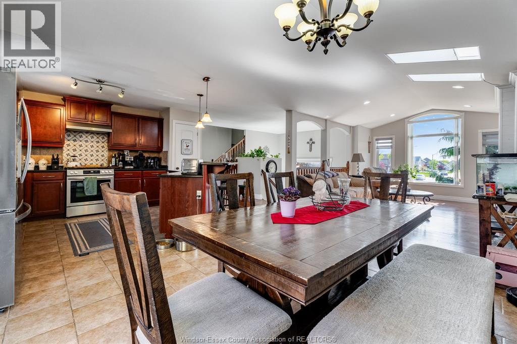924 Driftwood CRESCENT