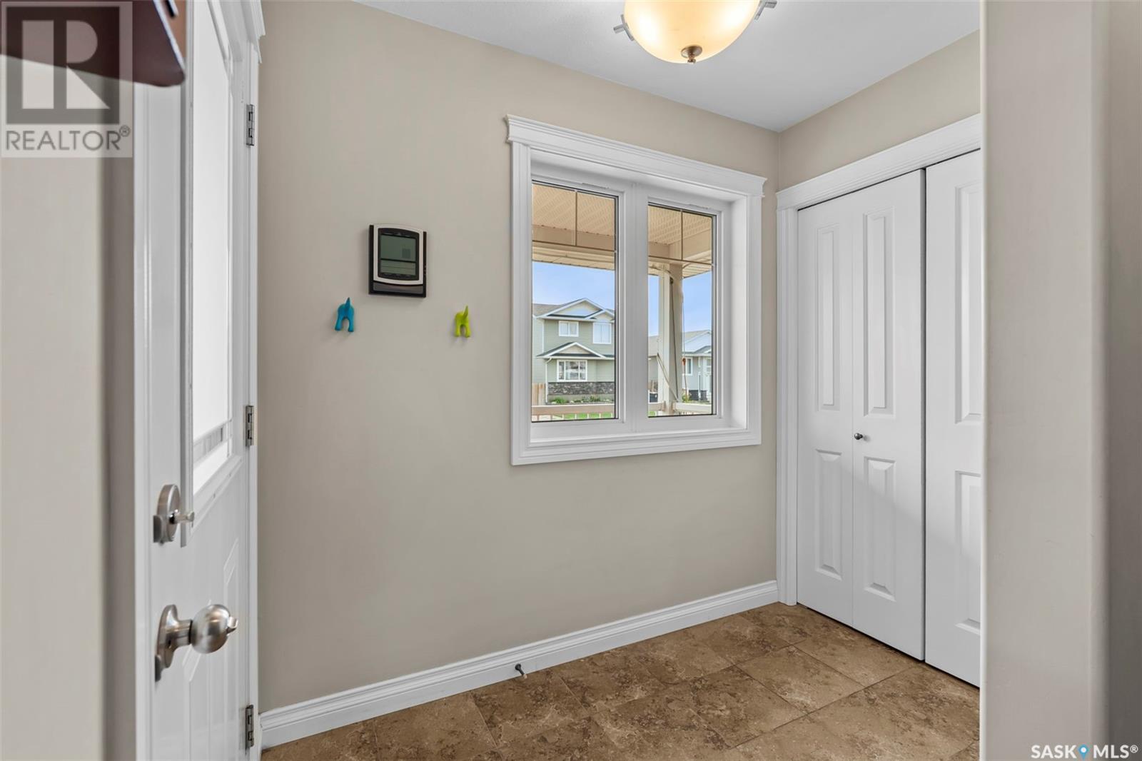 211 Warwick CRESCENT